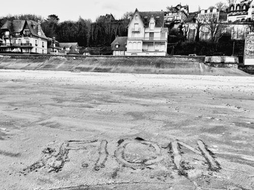 Butt in the sand Grégory Herpe