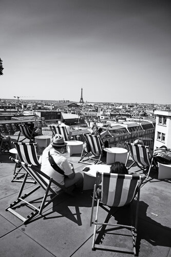 Rooftop in Paris II di Grégory Herpe, Fotografia in vendita su Singulart