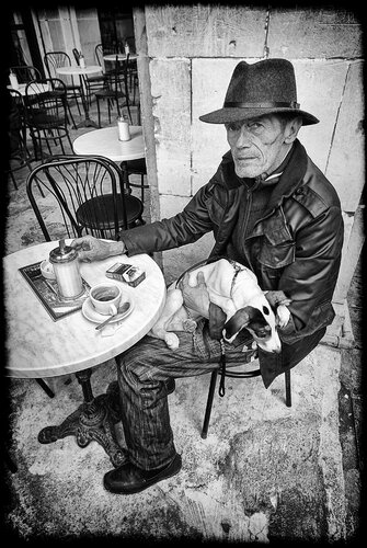 One dog, two sugars von Grégory Herpe, Fotografie kaufen auf Singulart