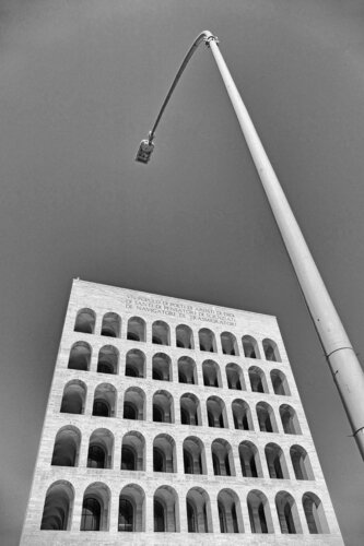 The Square Colosseum von Grégory Herpe, Fotografie kaufen auf Singulart