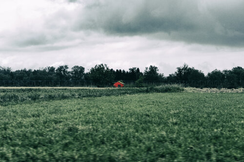 Lone Red House van Grégory Herpe, Fotografie te koop op Singulart