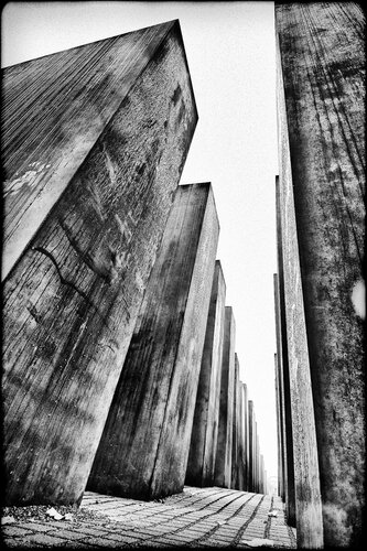 Jews Memorial in Berlin von Grégory Herpe, Fotografie kaufen auf Singulart