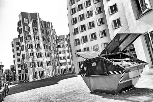Frank O. Gehry's space ship von Grégory Herpe, Fotografie kaufen auf Singulart