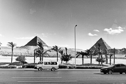 In my van to the pyramids von Grégory Herpe, Fotografie kaufen auf Singulart
