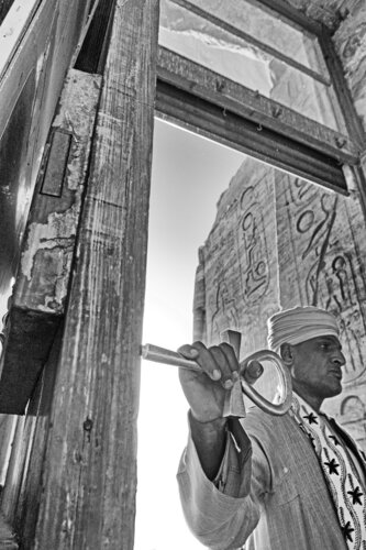 The one who holds the key di Grégory Herpe, Fotografia in vendita su Singulart