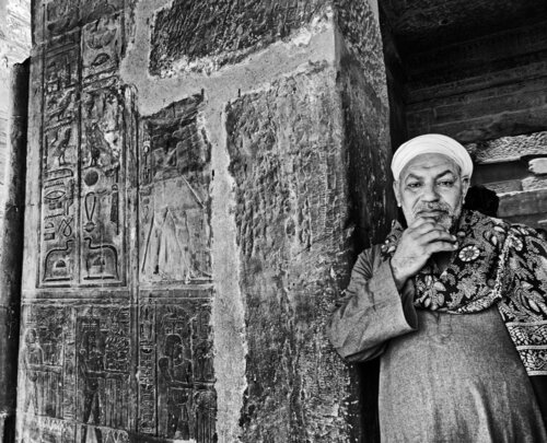 The one in Luxor van Grégory Herpe, Fotografie te koop op Singulart
