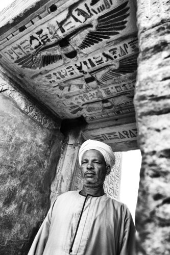 Beneath the Hieroglyphs de Grégory Herpe, Fotografía a la venta en Singulart