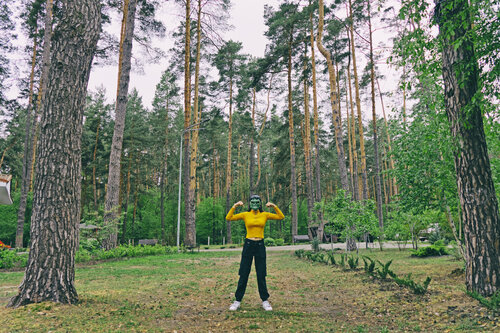 Miss Hulk is stronger than you di Grégory Herpe, Fotografia in vendita su Singulart
