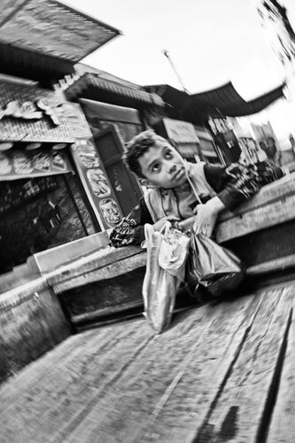 The cart pusher by Grégory Herpe, Photography for Sale on Singulart