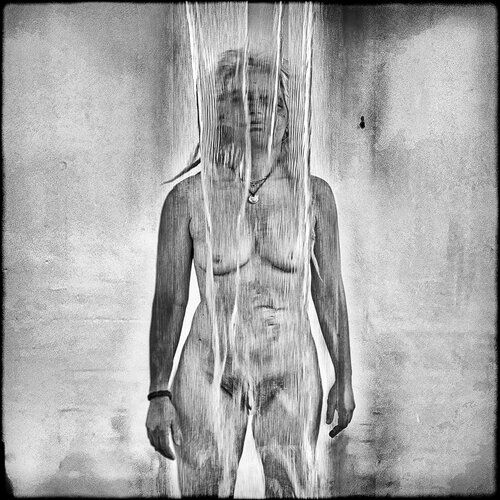 Curtain of Water di Grégory Herpe, Fotografia in vendita su Singulart