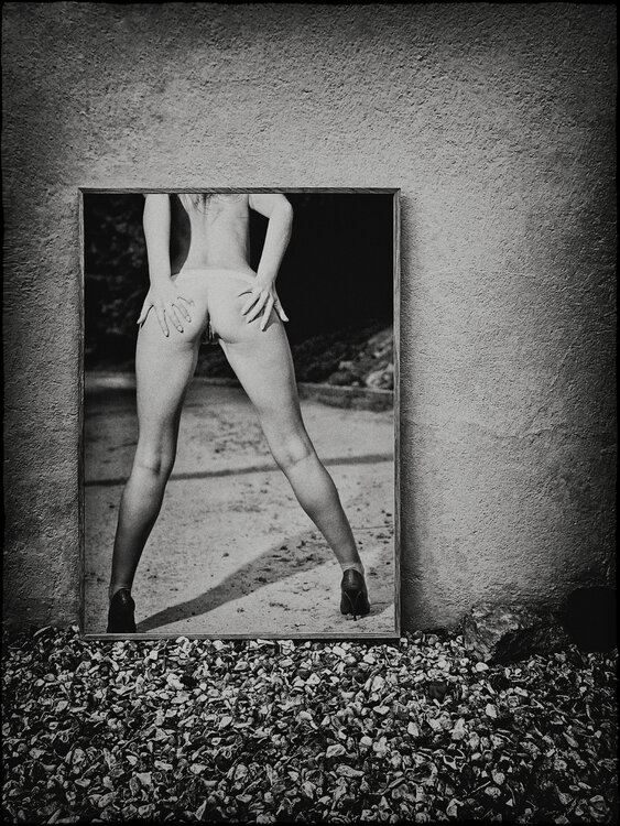 I'm waiting for you behind the house Grégory Herpe