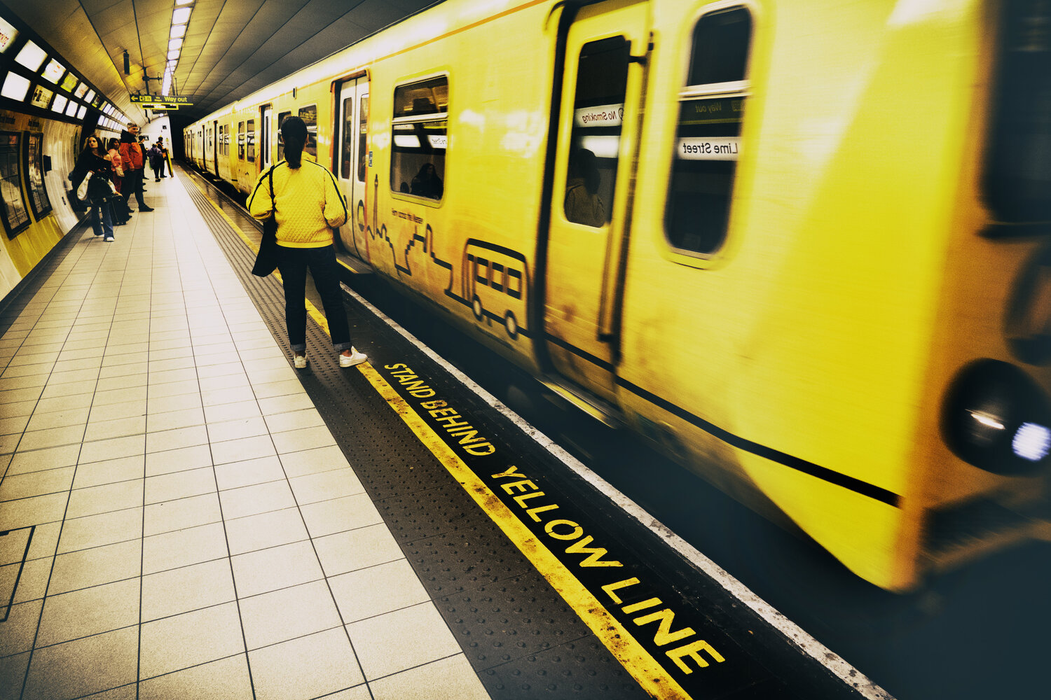 Stand behind yellow line Grégory Herpe