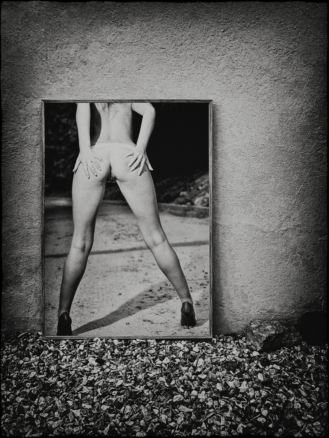 I'm waiting for you behind the house Grégory Herpe Fotografie zu verkaufen