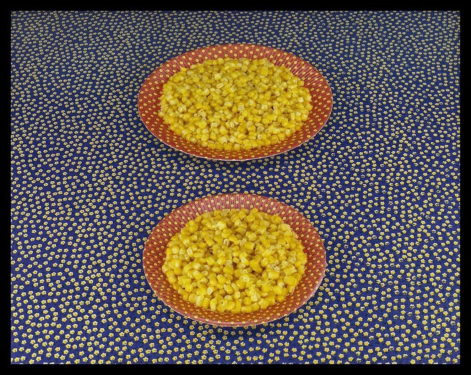 Two Plates of Corn Sandy Skoglund Fotografía en venta