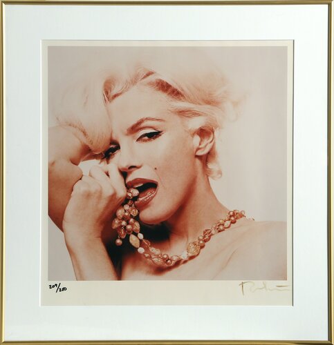 Marilyn Monroe Biting Her Thumb from The Last Sitting di Bert Stern, Fotografia in vendita su Singulart