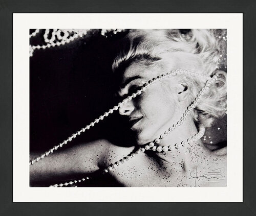 The Last Sitting: Marilyn With Pearls (hand signed C-Print) van Bert Stern, Fotografie te koop op Singulart