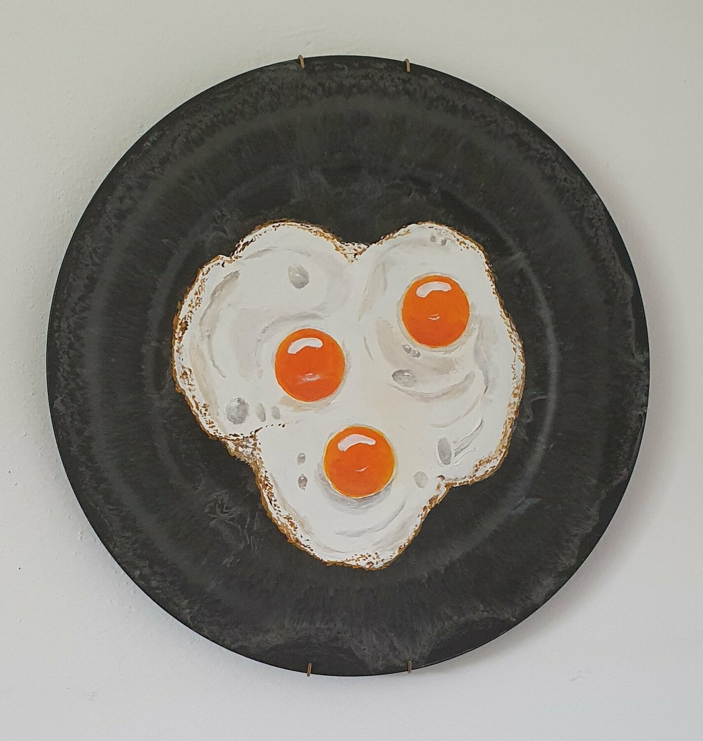 Fried eggs on large plastic plate - 10 Max Baris