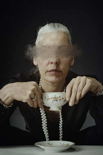Tea Time II Dibond + Caisse Américaine van Cédric Brion, Fotografie te koop op Singulart