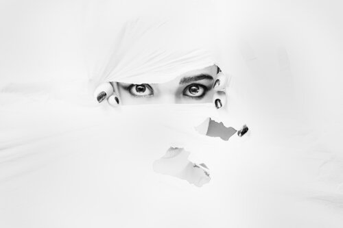 Oeil pour oeil -Dibond + Tirage fine art + Caisse américaine di Cédric Brion, Fotografia in vendita su Singulart