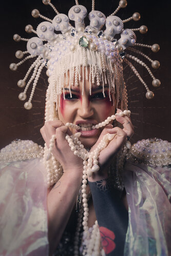 Divine Beauty - Dibond -Caisse américaine von Cédric Brion, Fotografie kaufen auf Singulart