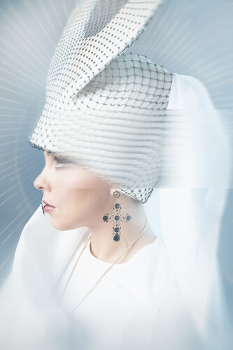 Mystique Beauty II - Dibond + Caisse américaine par Cédric Brion, Photographie en vente sur Singulart