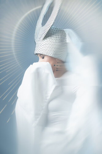 Mystique Beauty IV - Dibond + Caisse américaine di Cédric Brion, Fotografia in vendita su Singulart