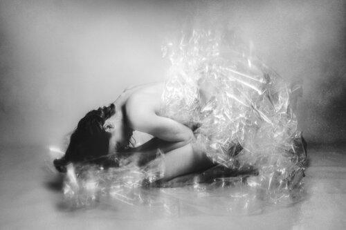 Plastic Dress IV n&b - Papier fine-art sur dibond + Caisse américaine Cédric Brion