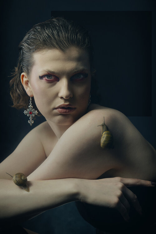 The Snail Lady XII - Dibond + Caisse américaine Cédric Brion