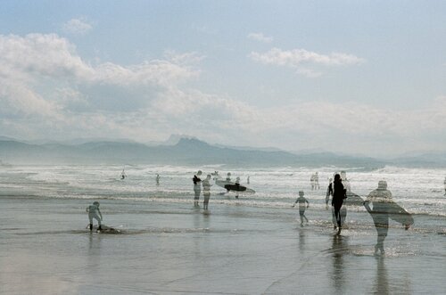 Surfing Biarritz - 3 von Matthieu Montjotin, Fotografie kaufen auf Singulart