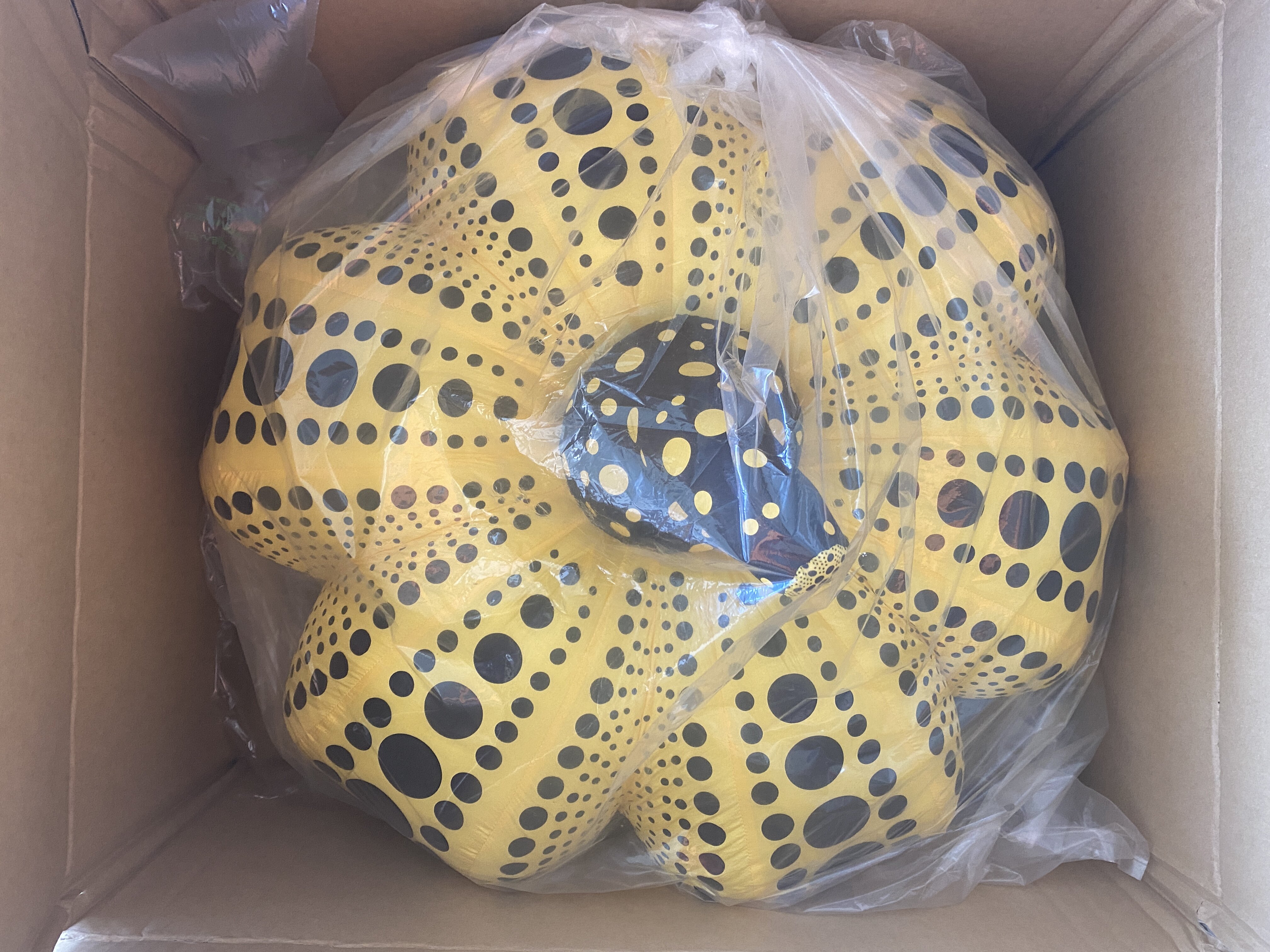 Pumpkin Plush Yellow - Size Large de Yayoi Kusama (2004