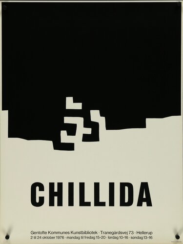 EDUARDO CHILLIDA, ORIGINAL DANISH GALLERY LITHOGRAPHIC EXHIBITION POSTER, MAGNETS IN THE CORNERS ARE FOR PHOTOGRAPHY ONLY AND NOT ON THE POSTER van Eduardo Chillida, Afdruk te koop op Singulart