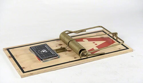 Credit Trap – Wood formed powder, coated metal and acrylic sculpture di Plastic Jesus, Altri media in vendita su Singulart