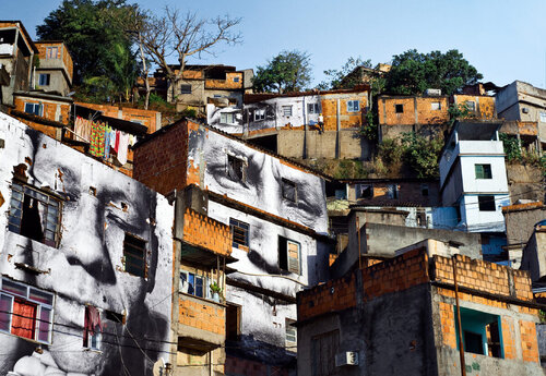 28 Millimètres, Women are Heroes, Action dans la Favela Morro da Providência, Maria de Fatima, Day View, Rio de Janeiro, Brésil by JR, 사진 for Sale on Singulart