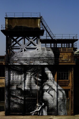 The Wrinkles of the City, Action in Shanghai, Rony Zhuang, Chine di JR, Fotografia in vendita su Singulart