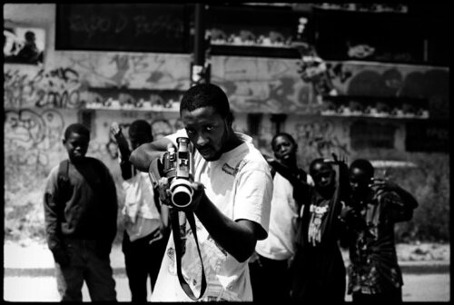 28 Millimètres, Portrait d'une génération, Braquage - Ladj Ly vu par JR di JR, Fotografia in vendita su Singulart