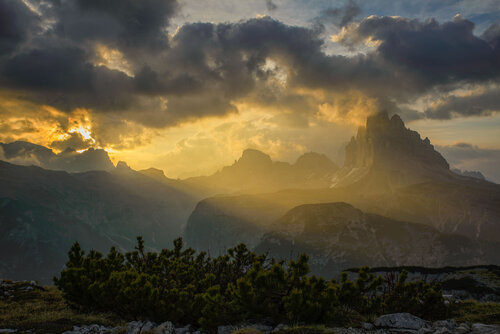 L'alba del giorno dopo van Andrea Sagui, Fotografie te koop op Singulart