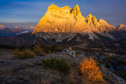 Il trono delle Dolomiti in oro by Andrea Sagui, Photography for Sale on Singulart