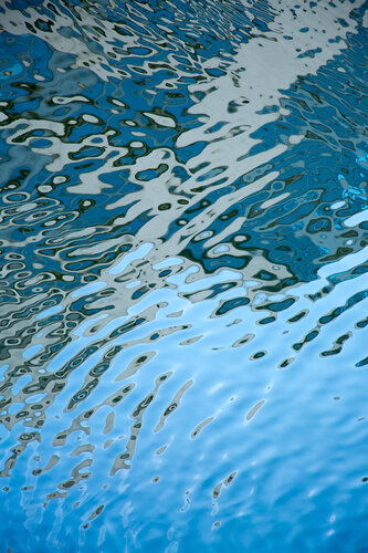 River Spree - real moment number 2 di Thorsten Otto Bartelt, Fotografia in vendita su Singulart