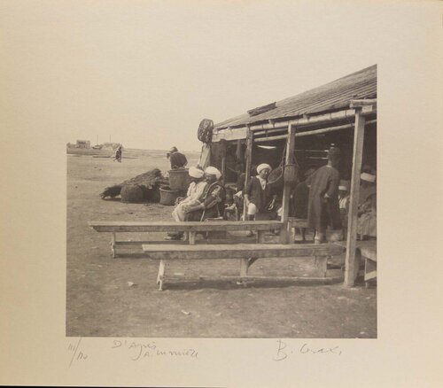 Tunisian's Life by Bettino Craxi, 写真 for Sale on Singulart