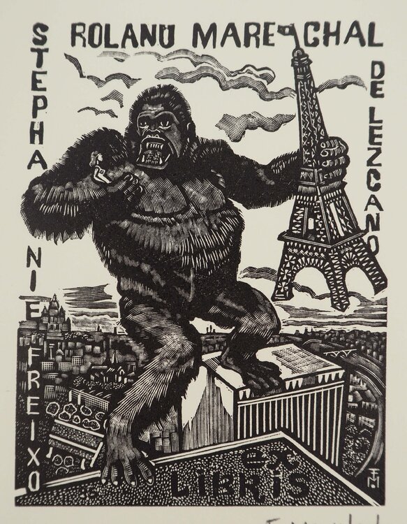 Paris : King Kong et la Tour Eiffel François Maréchal