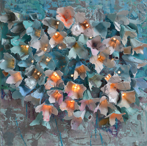 Pearly Flowers - Light Object di Vania Bouwmeester Pentcheva, Altri media in vendita su Singulart