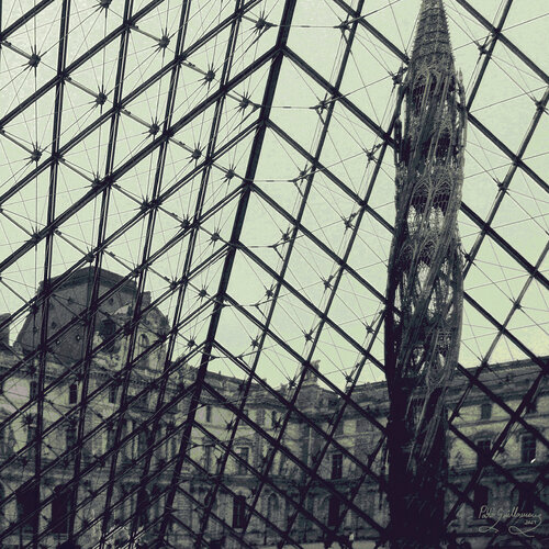 Inside the Louvre pyramid-Paris. France de Pablo Guillamon, Fotografía a la venta en Singulart