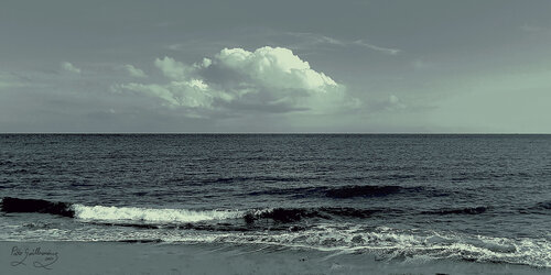 On the beach-1 de Pablo Guillamon, Fotografía a la venta en Singulart