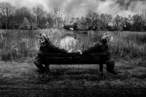 Deux amoureux au milieu de la terre hugues rochette