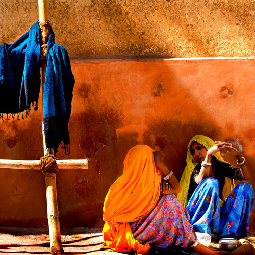 Secluded Gossip von CR Shelare, Fotografie kaufen auf Singulart