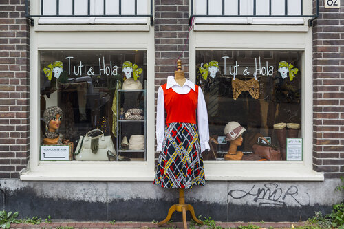Tut & Hola I by Ulli Steinküller, Photography for Sale on Singulart