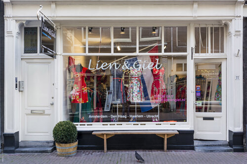 Lien & Giel by Ulli Steinküller, 사진 for Sale on Singulart