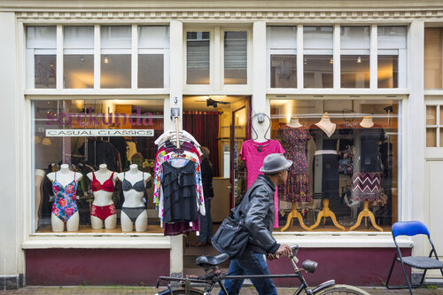 Serekunda by Ulli Steinküller, 사진 for Sale on Singulart