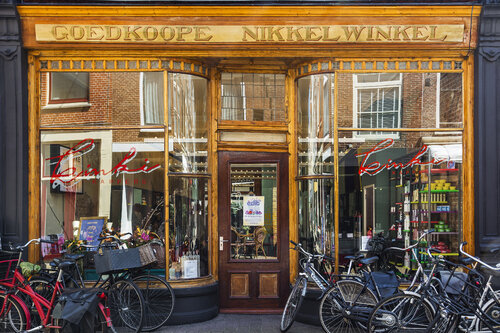 Goedkoope Nikkel Winkel by Ulli Steinküller, 사진 for Sale on Singulart