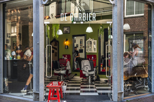 De Barbier I van Ulli Steinküller, Fotografie te koop op Singulart